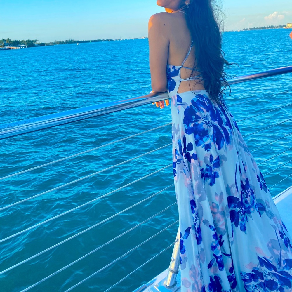 Beautiful floral maxi dress with straps at the back